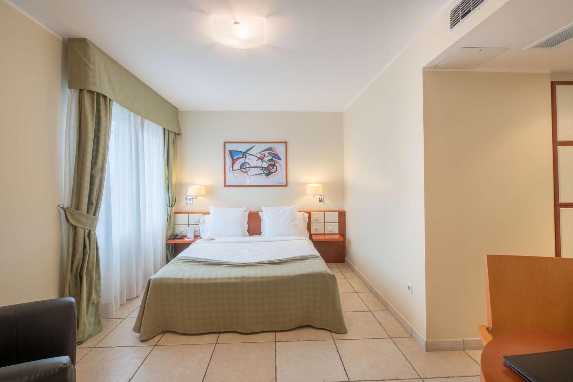 Hotel Western Grand Victor Hugo 4*