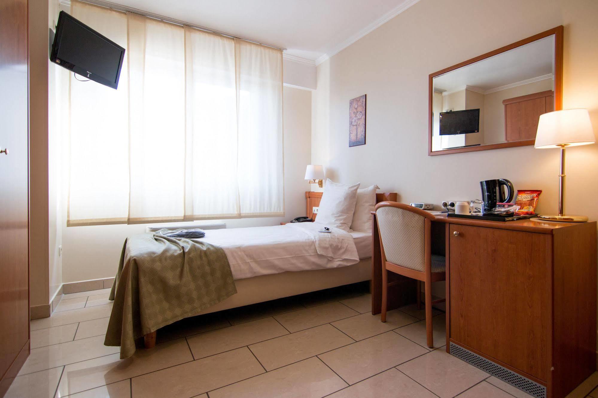Hotel Western Grand Victor Hugo 4*